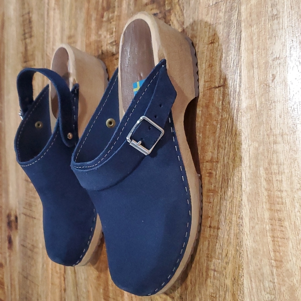 Women's size 38/7.5 dark blue nuebuck swedish clogs